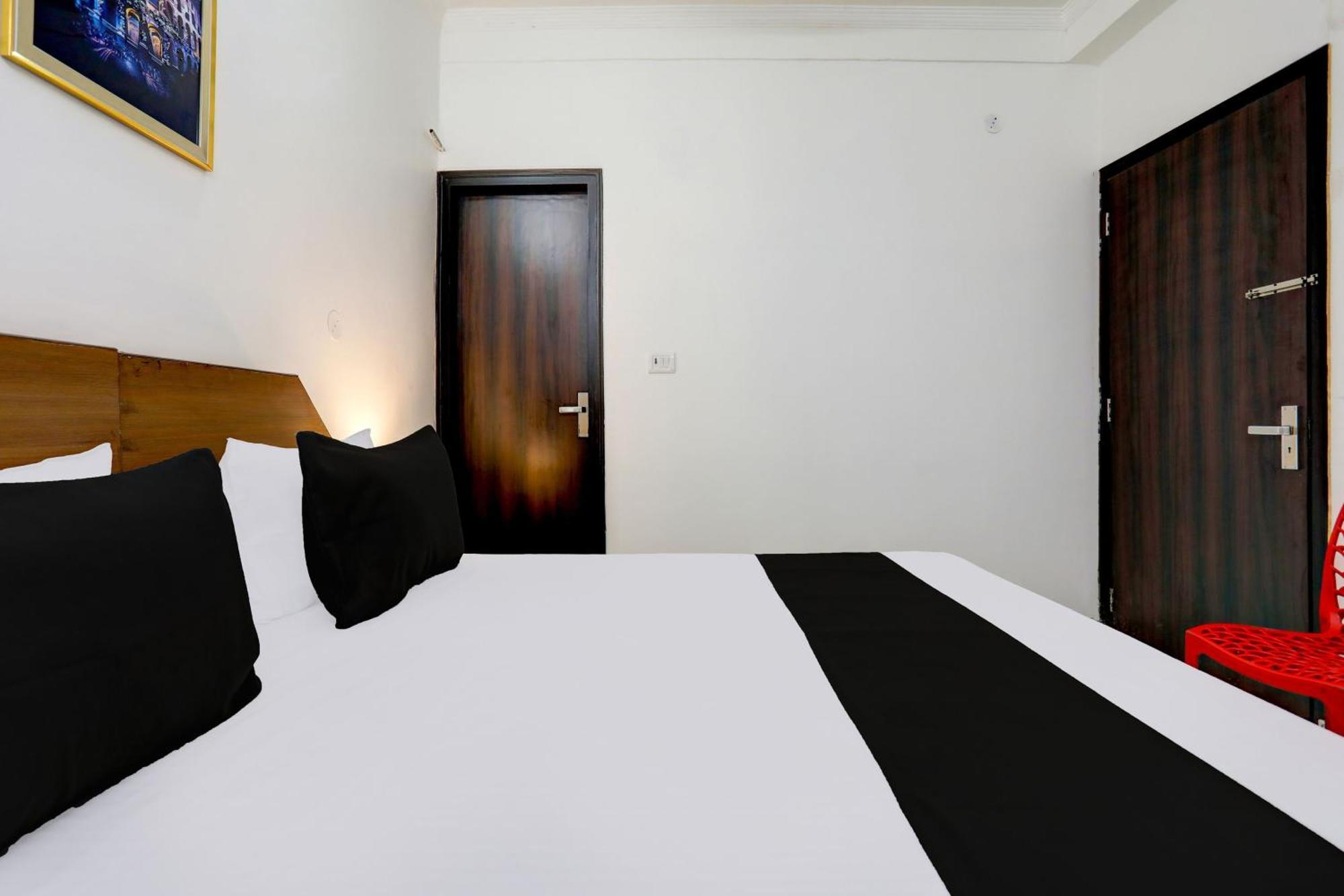 Super Hotel Live View Indraprastha Εξωτερικό φωτογραφία